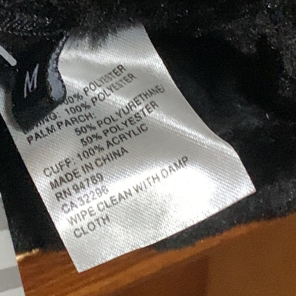 GH FASHION ACCESSORIES- Medium sized with faux fur black winter gloves🆕 - Picture 4 of 6